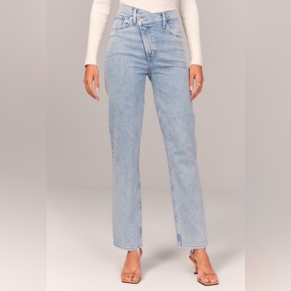 Abercrombie 90s Straight Ultra High Rise